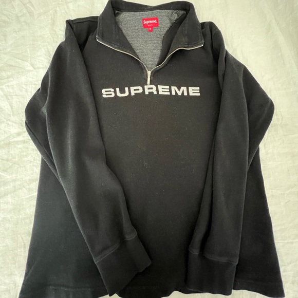 Supreme Pullover - Picture 2 of 3